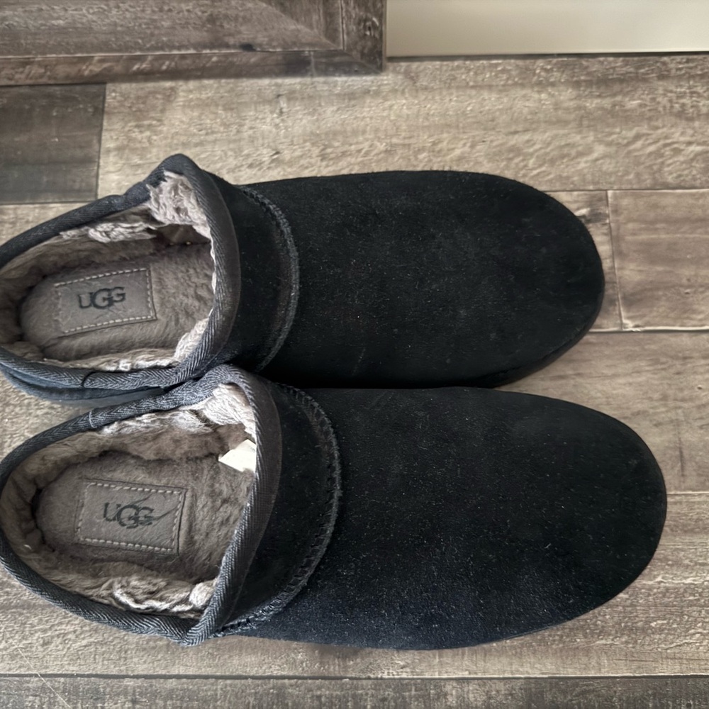 Women Ugg slippers - Picture 2 of 4